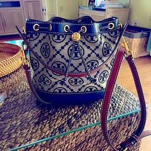 Tory Burch crossbody or satchel like new condition